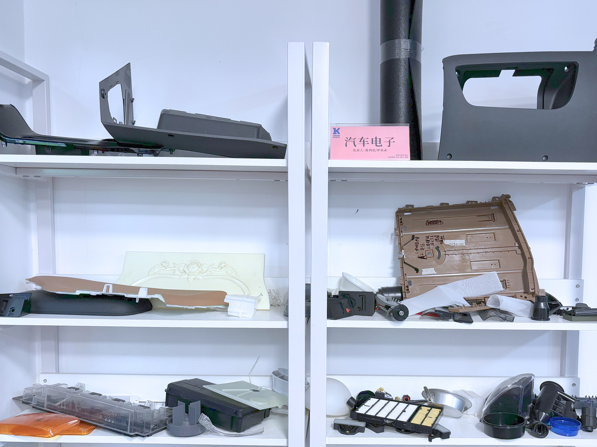 5087fec936acb1699bc24b13c8cbdb6.jpg 超聲波焊接在汽車電子部件制造中的應(yīng)用與挑戰(zhàn)(圖1)